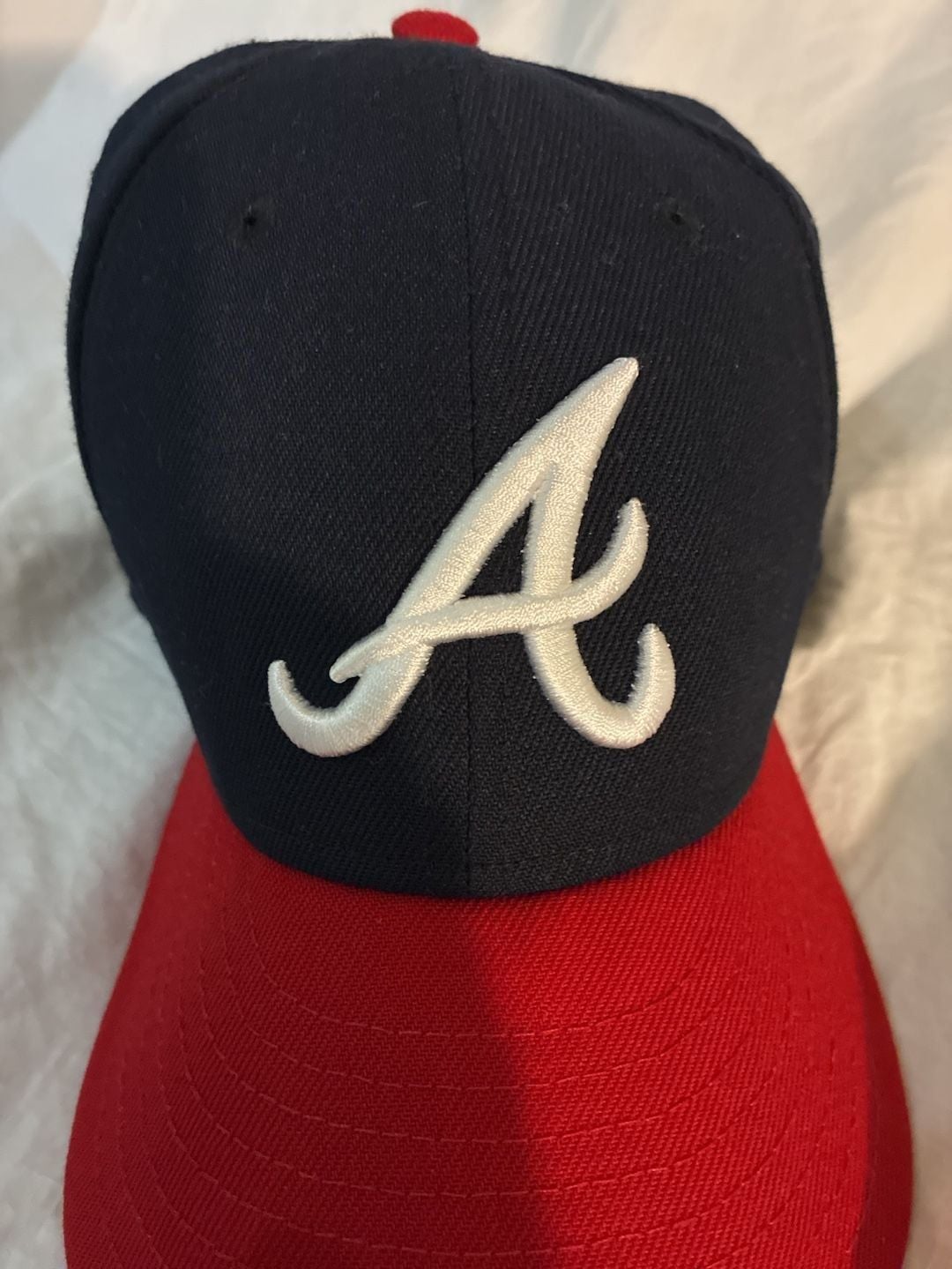 New Era Atlanta Braves 59FIFTY Fitted Hat Size 7 1/4 Navy Red 9