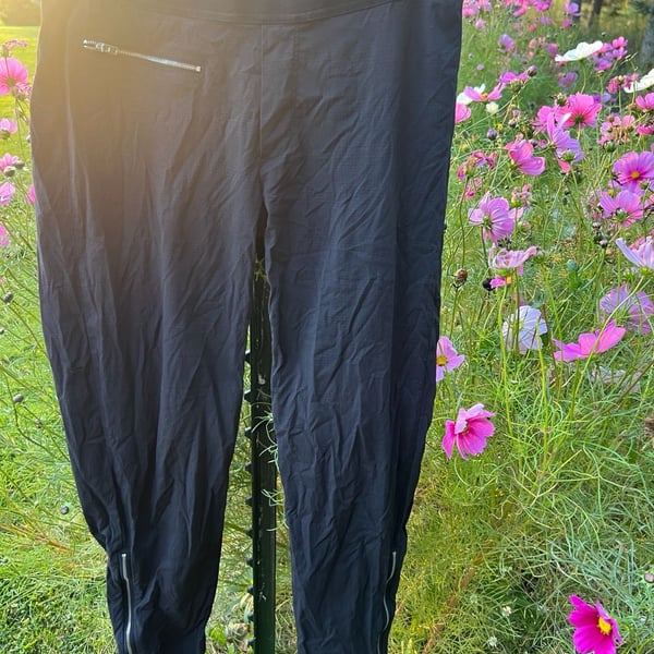 Athleta Mod Trekkie Pants Size S Black Zip Pocket