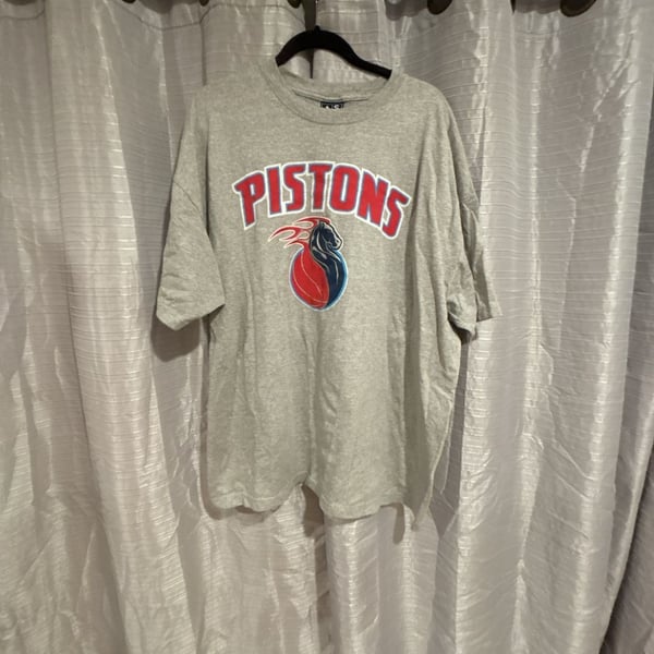 AS Sports Detroit Pistons T-Shirt Size XX-Large Grey Basketball Tee