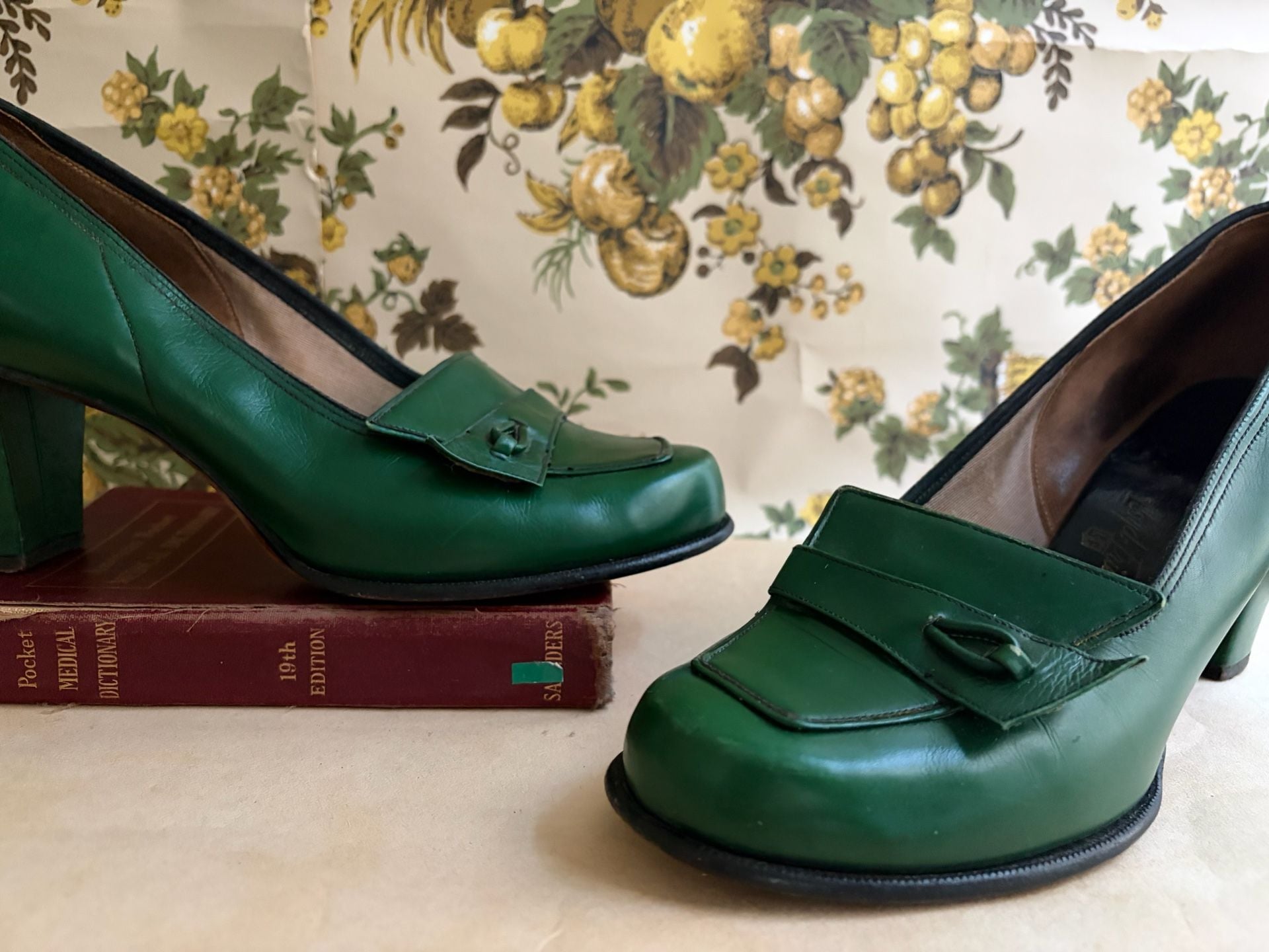 Vintage Green Leather Pumps Chunky Heel Loafers Retro 1960s Women’s Shoes US Size 7 Carmellettes 2