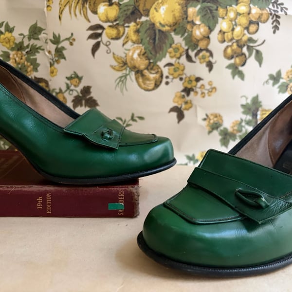Vintage Green Leather Pumps Chunky Heel Loafers Retro 1960s Women’s Shoes US Size 7 Carmellettes