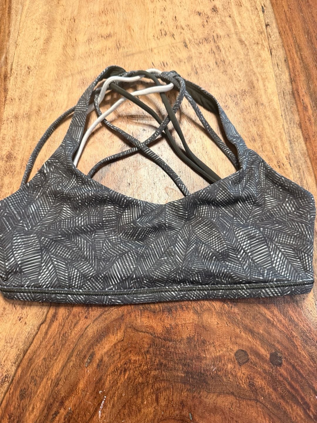 Lululemon Free To Be Wild Bra Size 4 Gray Palm Leaf Print 2