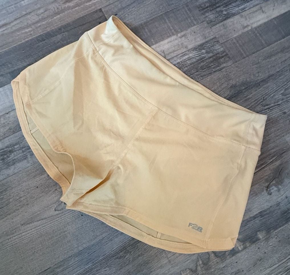Fit2Run Light Yellow Active Wear Women’s Shorts size M 2