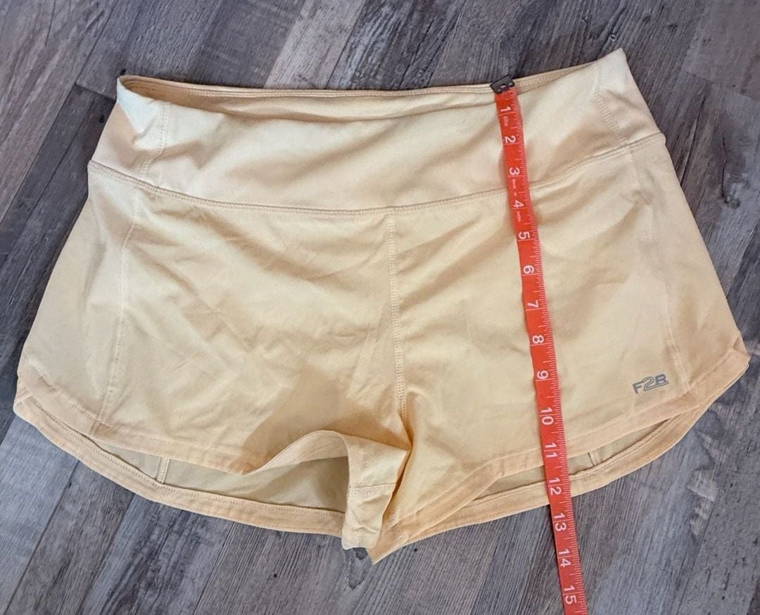 Fit2Run Light Yellow Active Wear Women’s Shorts size M 5