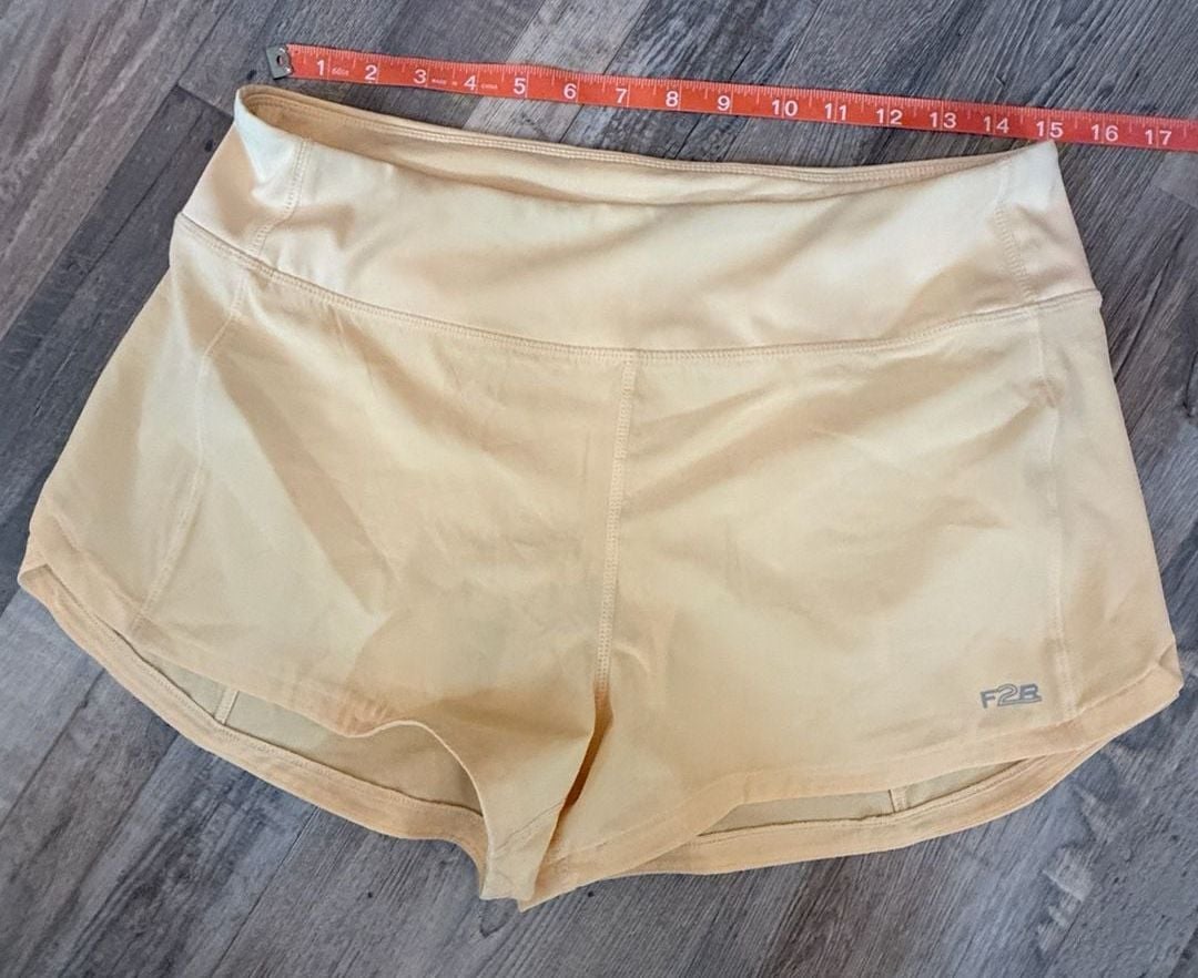 Fit2Run Light Yellow Active Wear Women’s Shorts size M 4