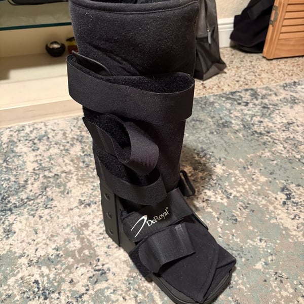 Deroyal Tracker Ex Walker Size Medium Black Orthopedic
