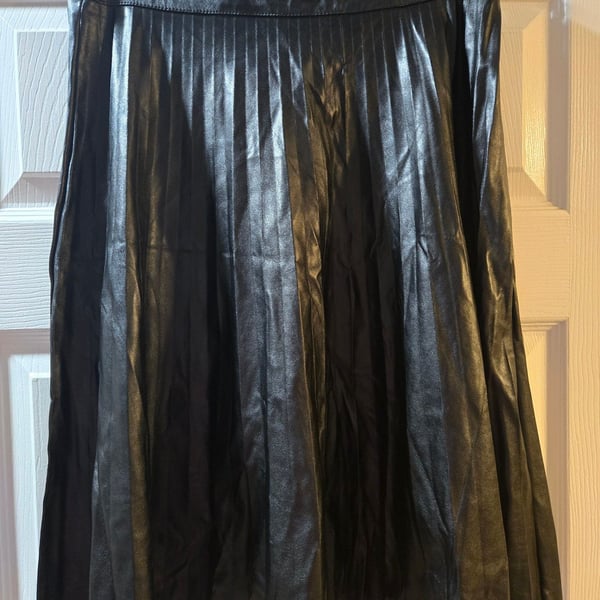 Sensational Collection Pleated Skirt Size L Black Faux Leather
