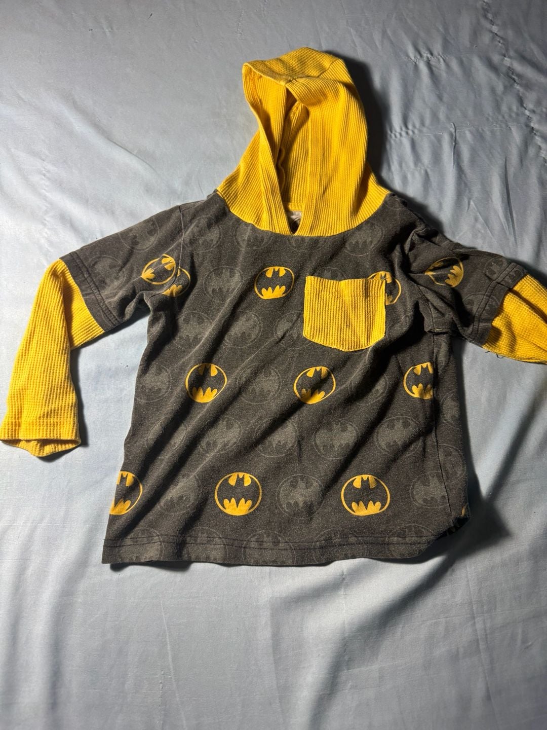 Batman Hoodie Size 3T Gray Yellow Logo Pocket 1
