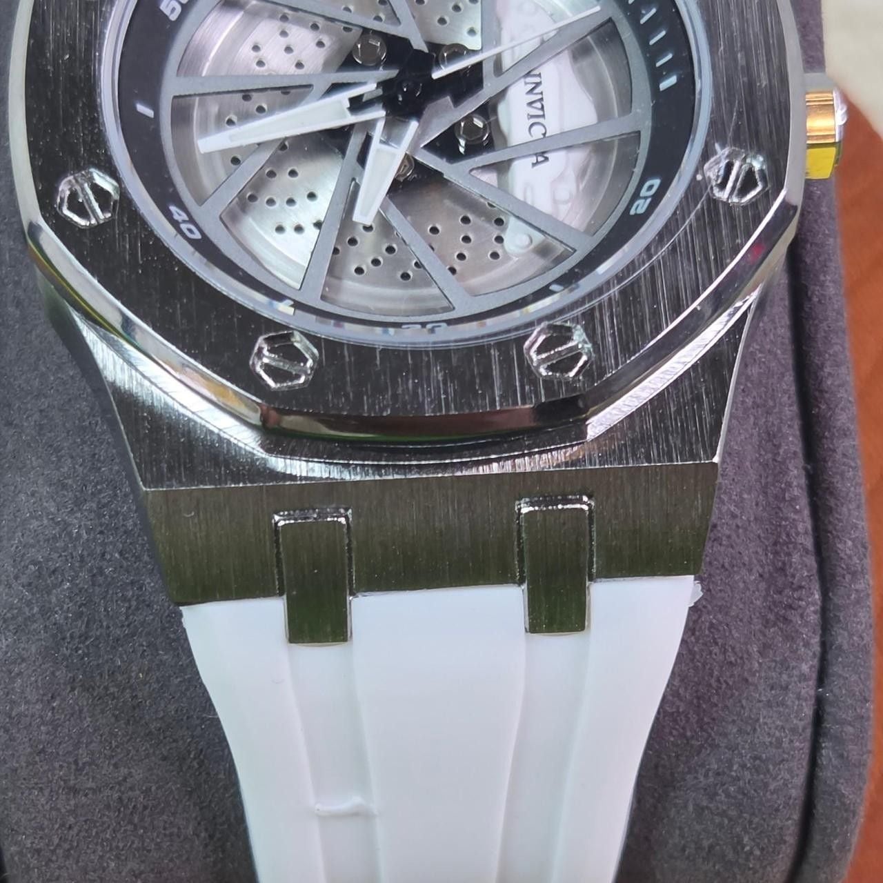 Invicta Speedway Rim Watch Model 70039 White Rubber Strap 5