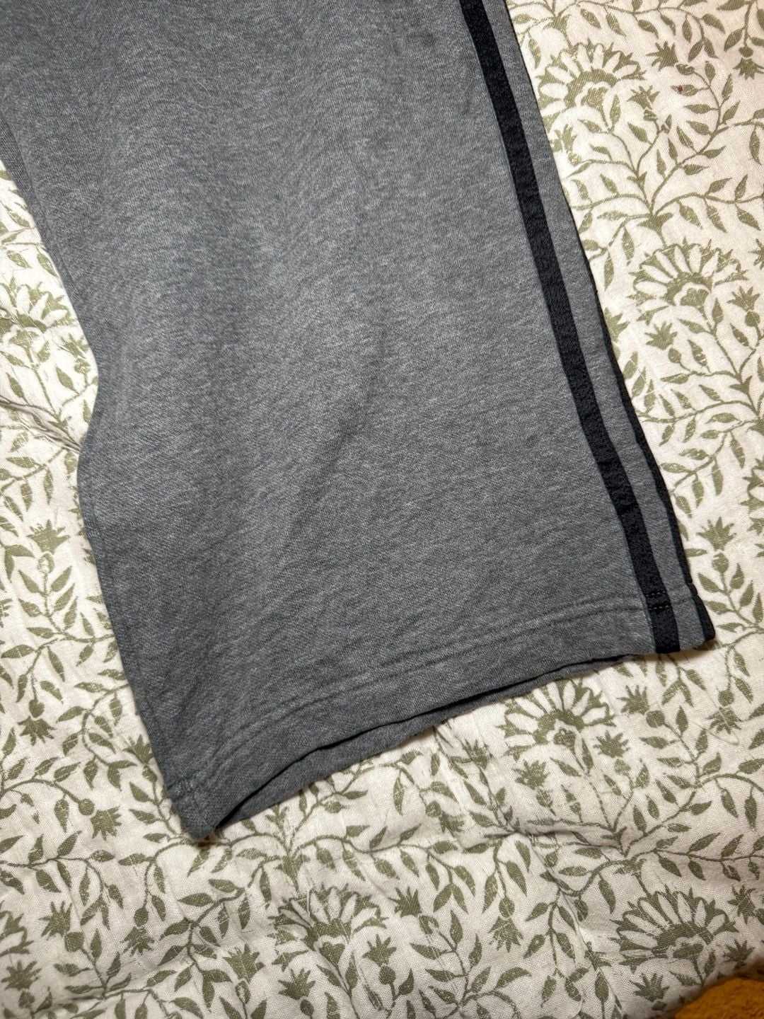 Adidas Essentials Fleece Sweatpants Size M Gray 3 Stripes 4