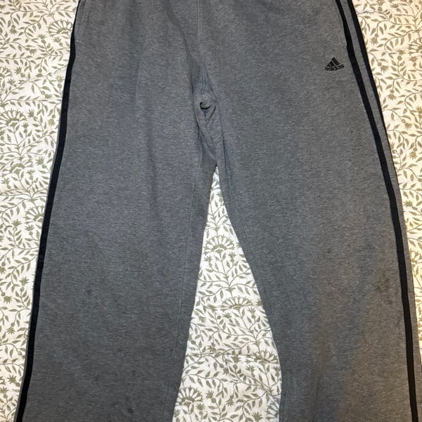 Adidas Essentials Fleece Sweatpants Size M Gray 3 Stripes