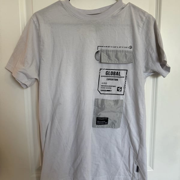 Southpole Global Expedition T-Shirt Size S White Graphic Pocket Tee