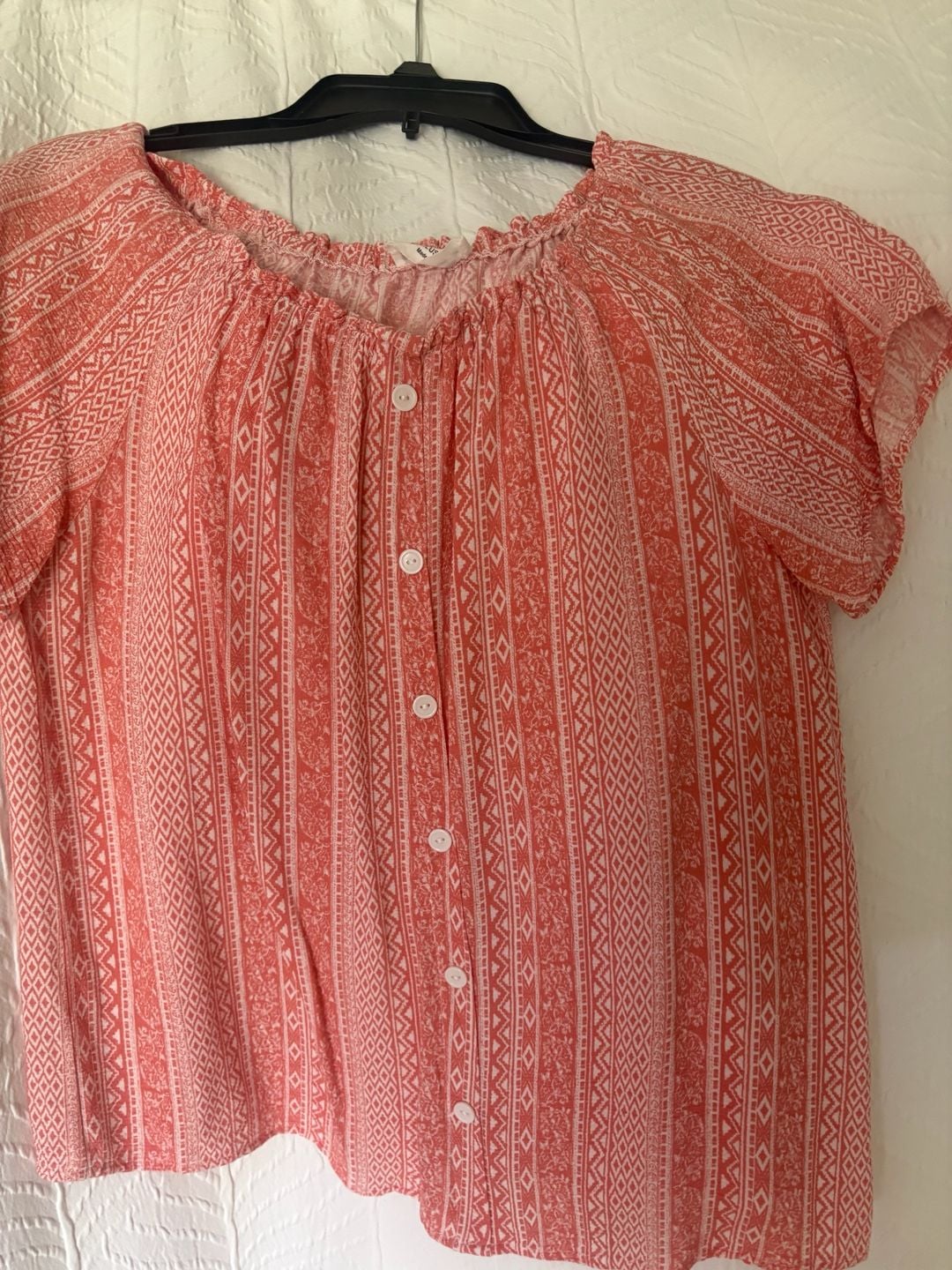 Exclusive One Blouse Size M Coral White Geometric Button Front Top 2