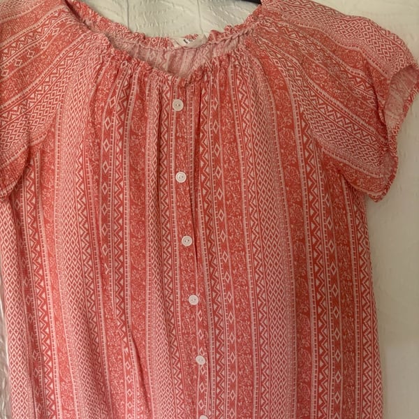 Exclusive One Blouse Size M Coral White Geometric Button Front Top