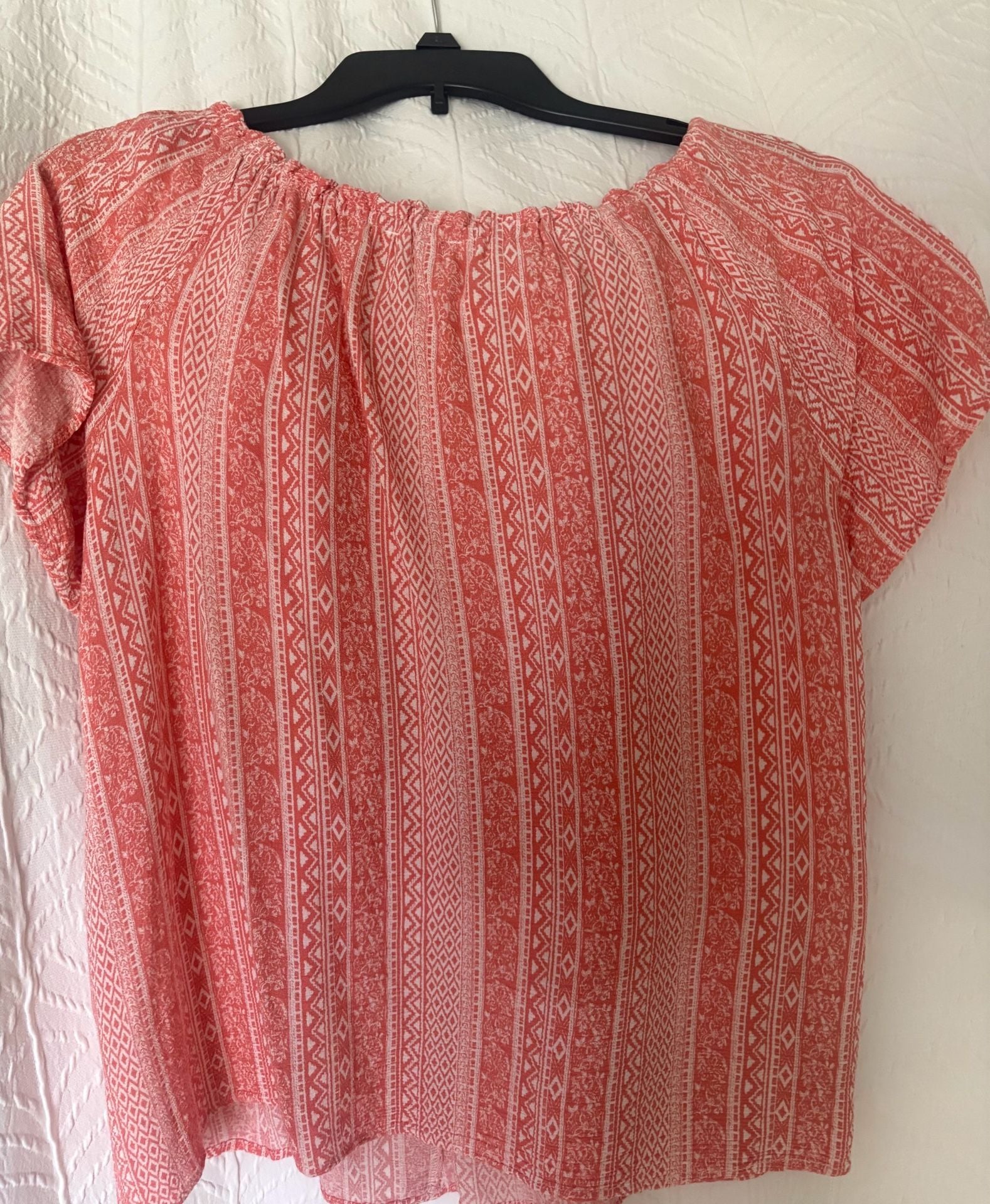Exclusive One Blouse Size M Coral White Geometric Button Front Top 5