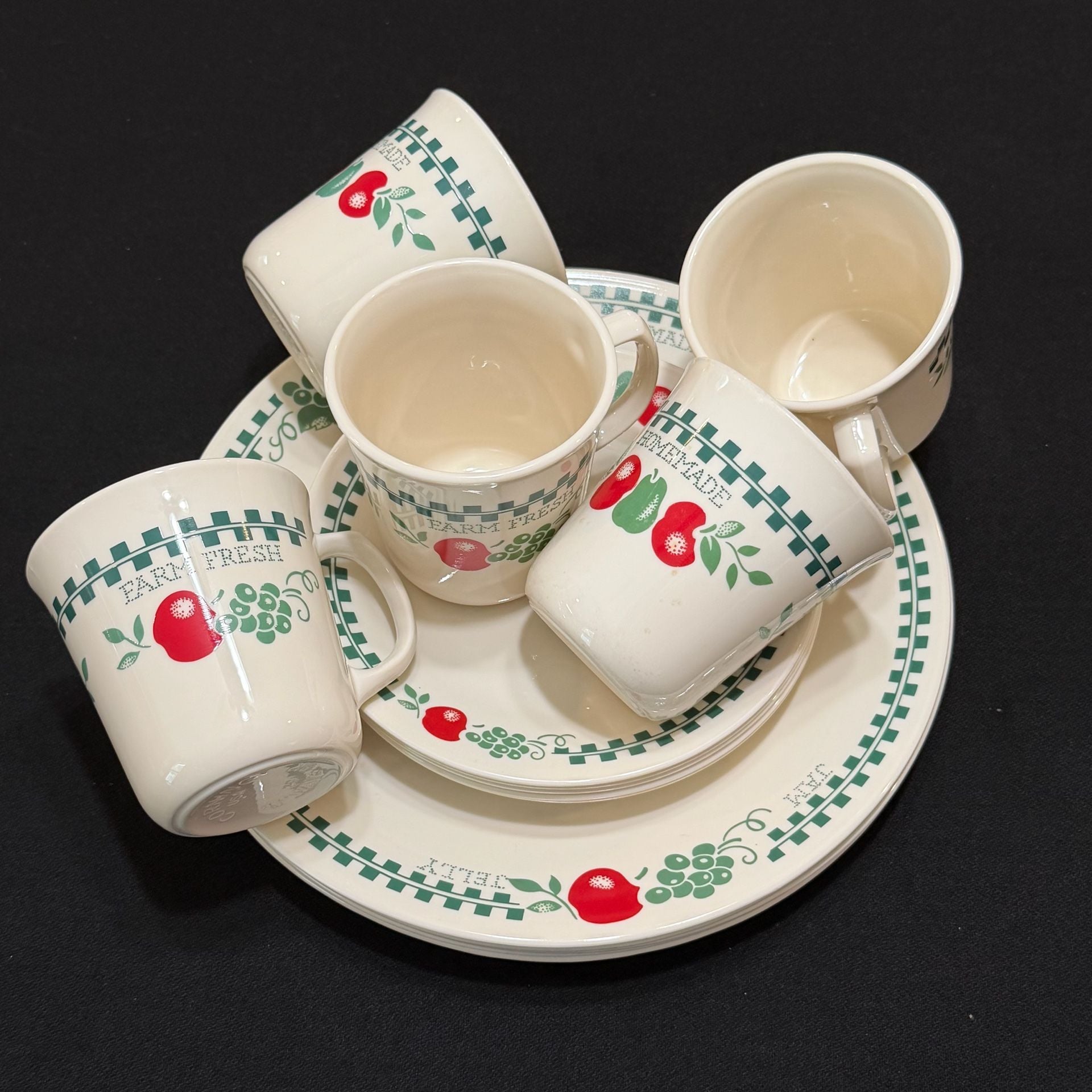 Corelle Farm Fresh Dinnerware 15 Piece Set Dinner Plates & Mugs 10