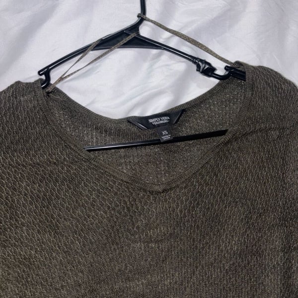 Simply Vera Wang Sweater Size XS Green V-Neck Long Sleeve Knit