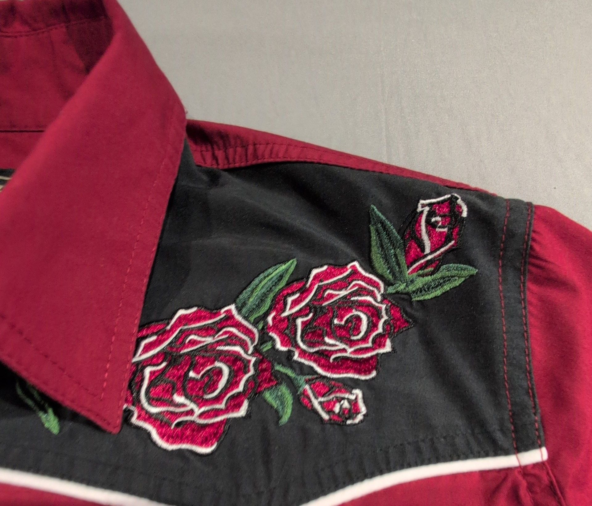 High Noon Western Shirt Size Med Red Rose Embroidered Pearl Snap Cowboy 6