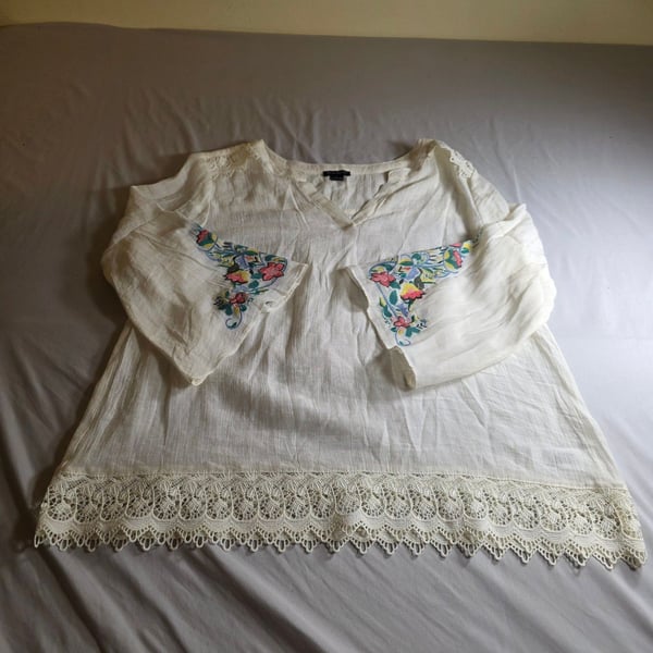 New Directions V-Neck Blouse Size L Ivory