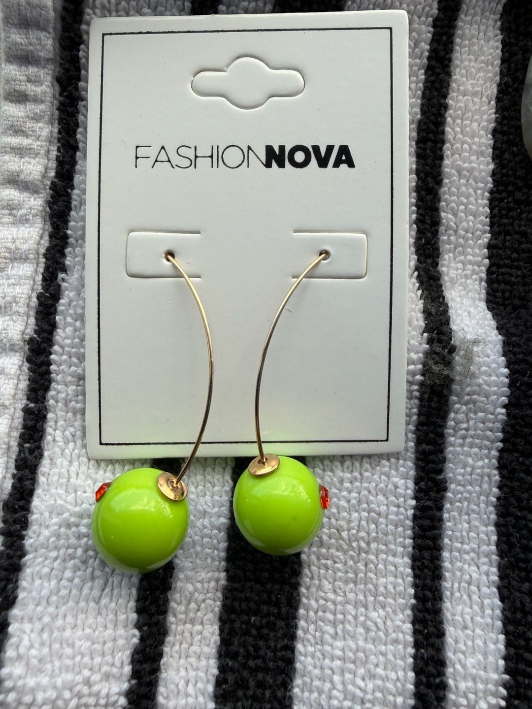 Fashion Nova Olive Martini Pimento Drop Earrings Green Gold 2