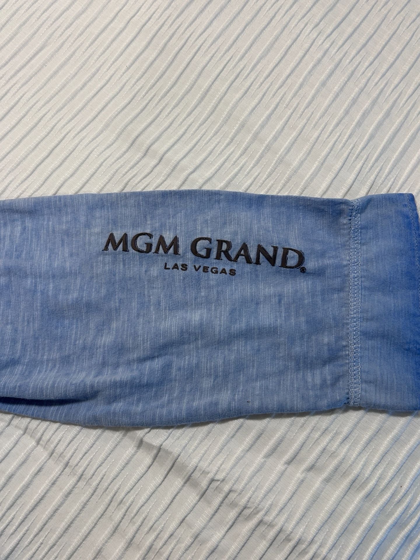 MGM Grand Hoodie Size XL Blue Lion Graphic Las Vegas 8