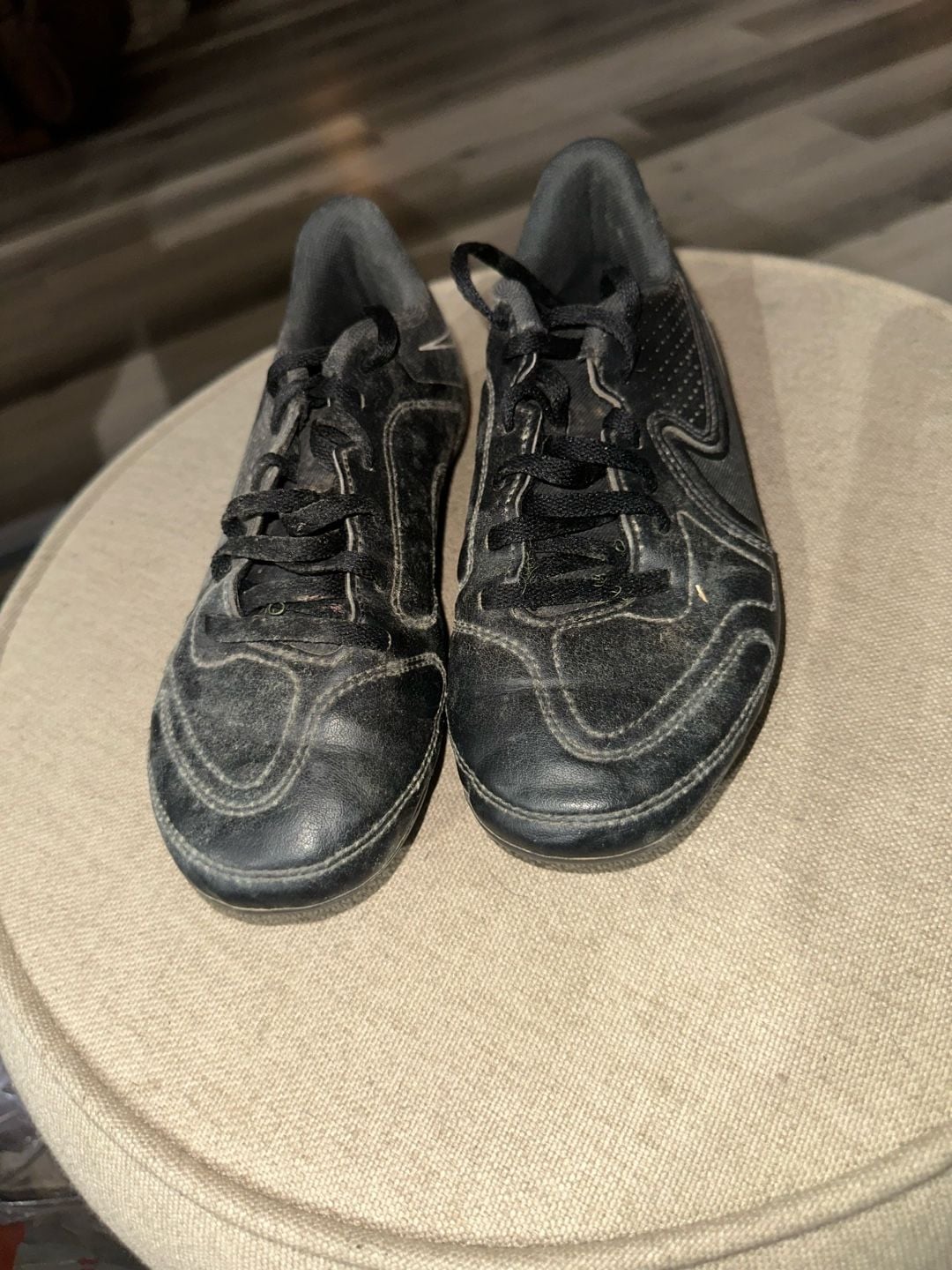 Nike Tiempo Legend 9 Club Size 5.5Y Black Soccer Cleats 3