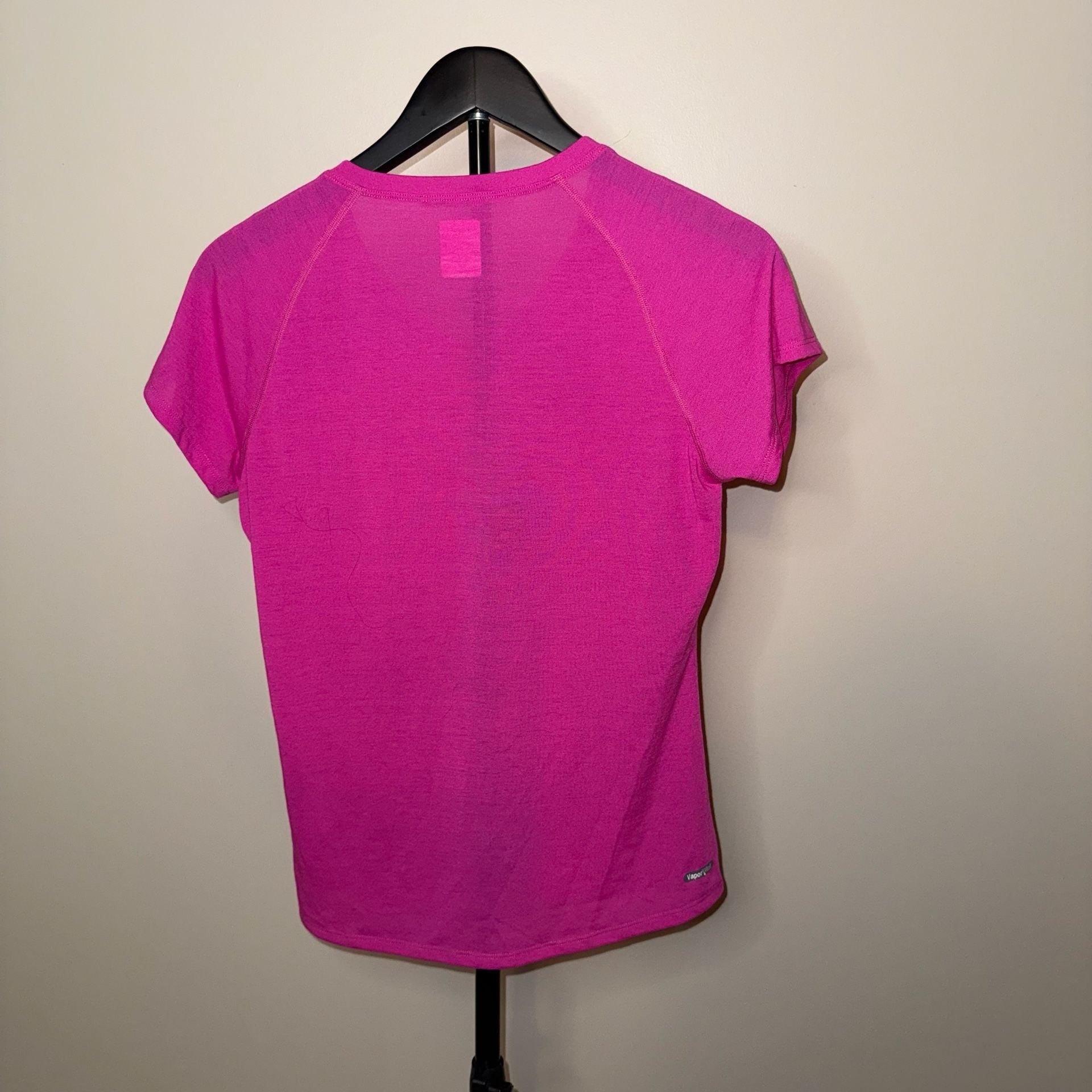 The North Face Reaxion Amp V-Neck Size M Pink Shirt 4