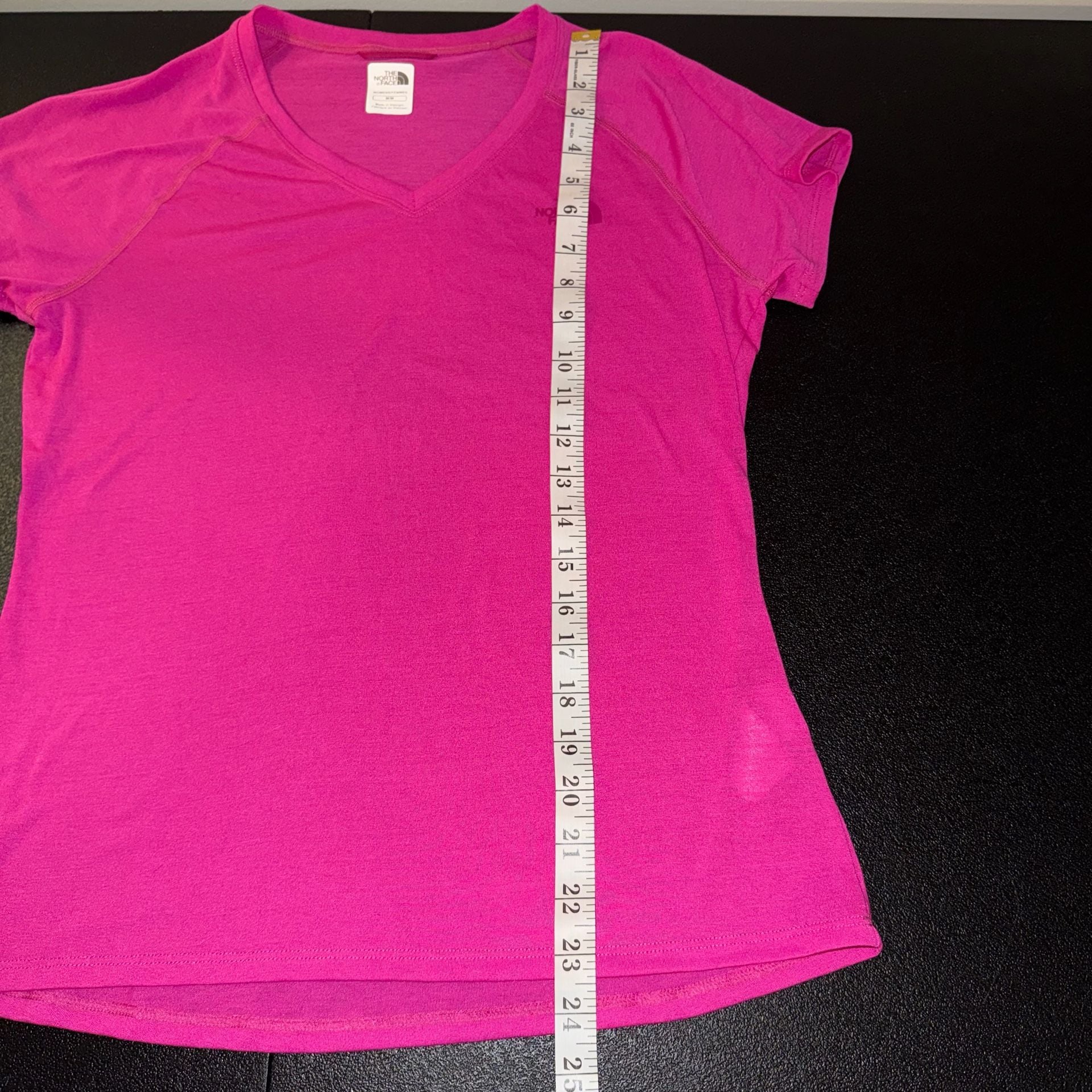 The North Face Reaxion Amp V-Neck Size M Pink Shirt 6