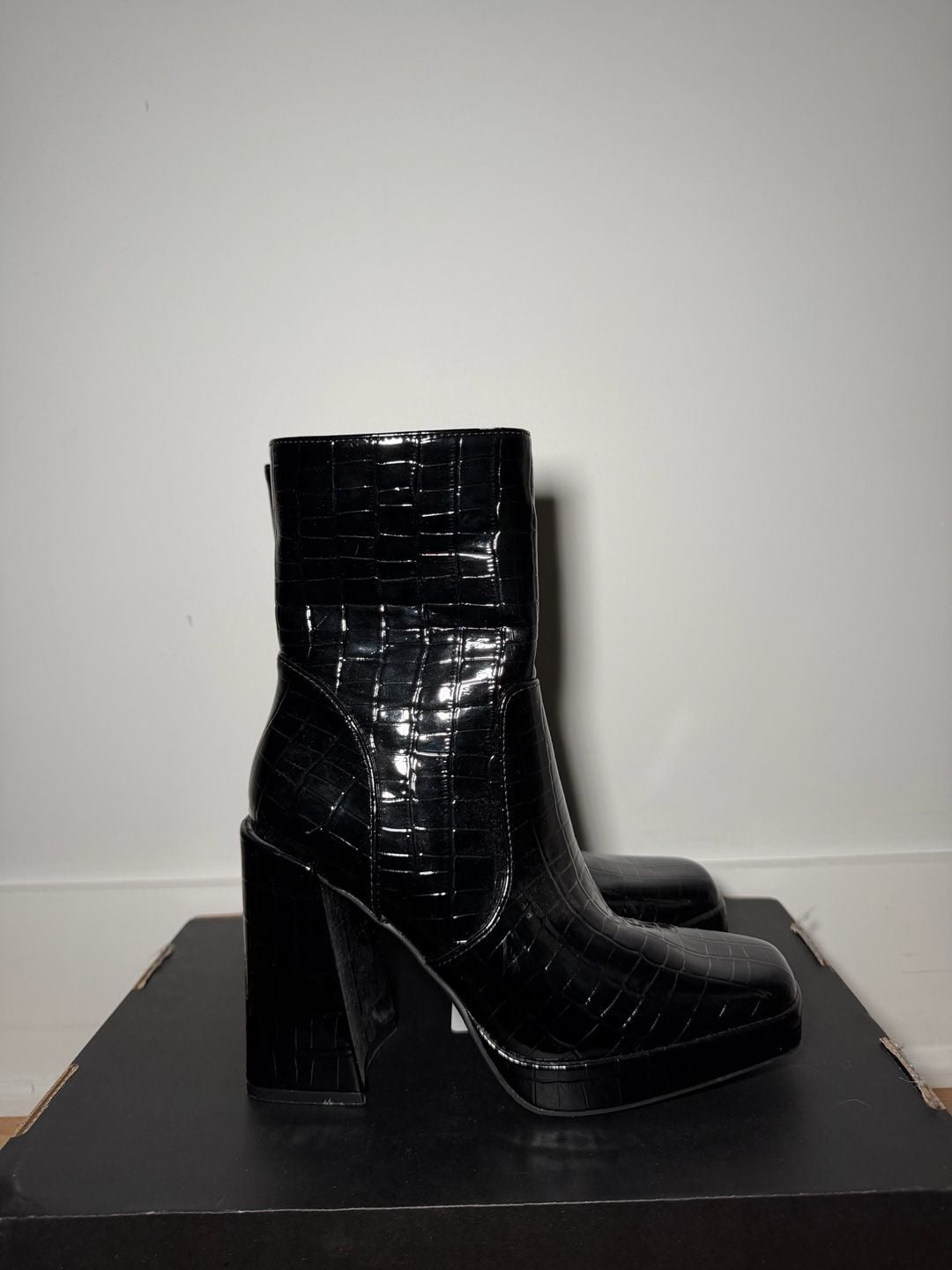 Forever 21 Block Heel Platform Boots Size 7 Black Croc 2