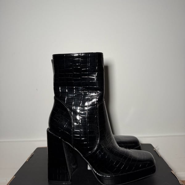 Forever 21 Block Heel Platform Boots Size  7 Black Croc