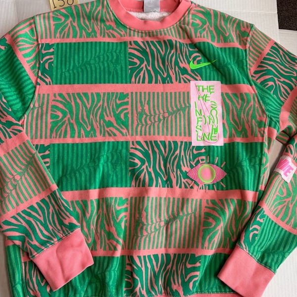 Nike Club Fleece Trippy Safari Sweatshirt Size S Green Pink Crewneck