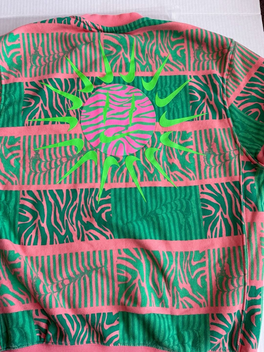 Nike Club Fleece Trippy Safari Sweatshirt Size S Green Pink Crewneck 5