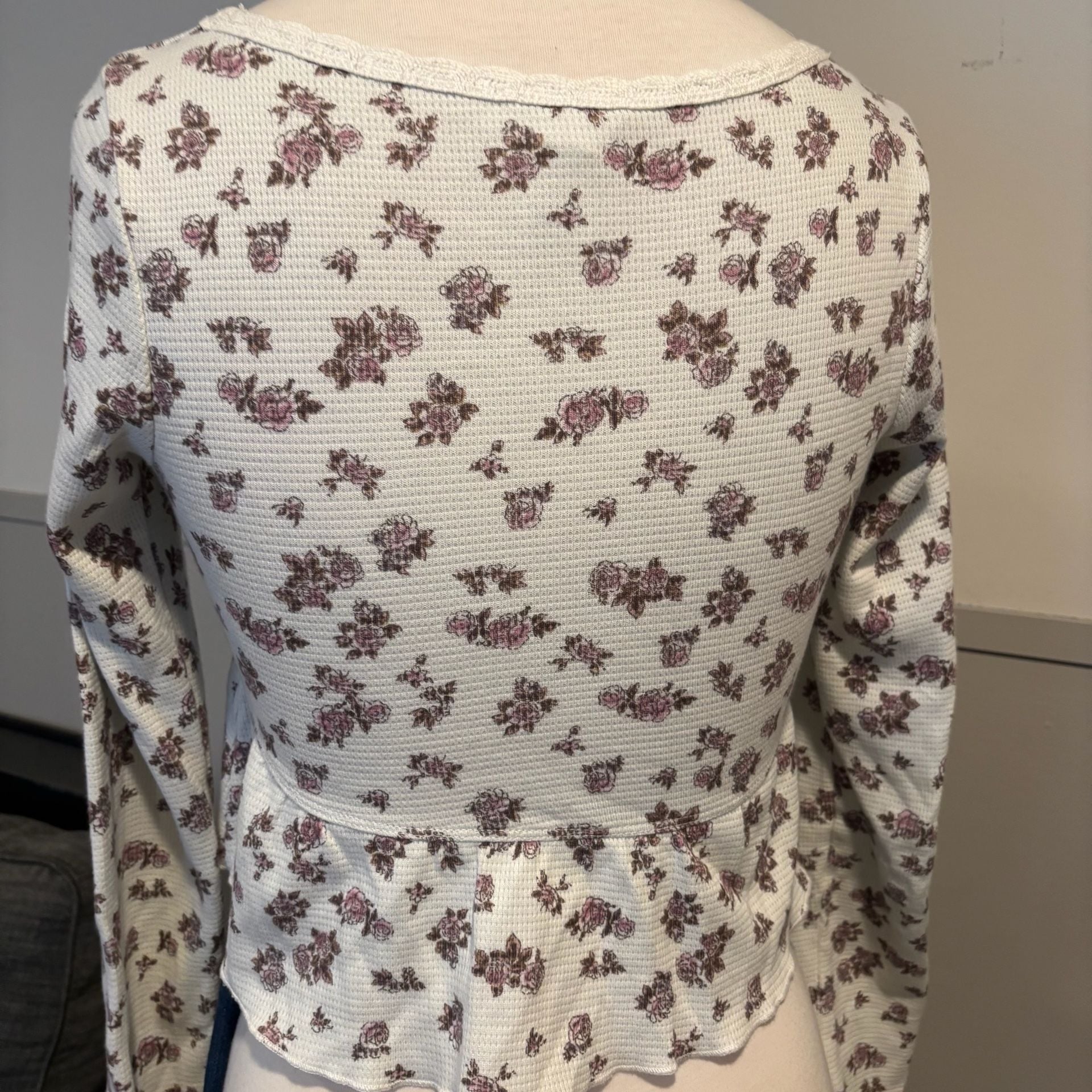Kirious LA Floral Waffle Knit Top Size S Long Sleeve 9
