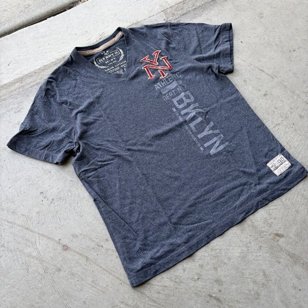 Old Navy V-Neck Graphic T-Shirt Size L Gray Brooklyn New York