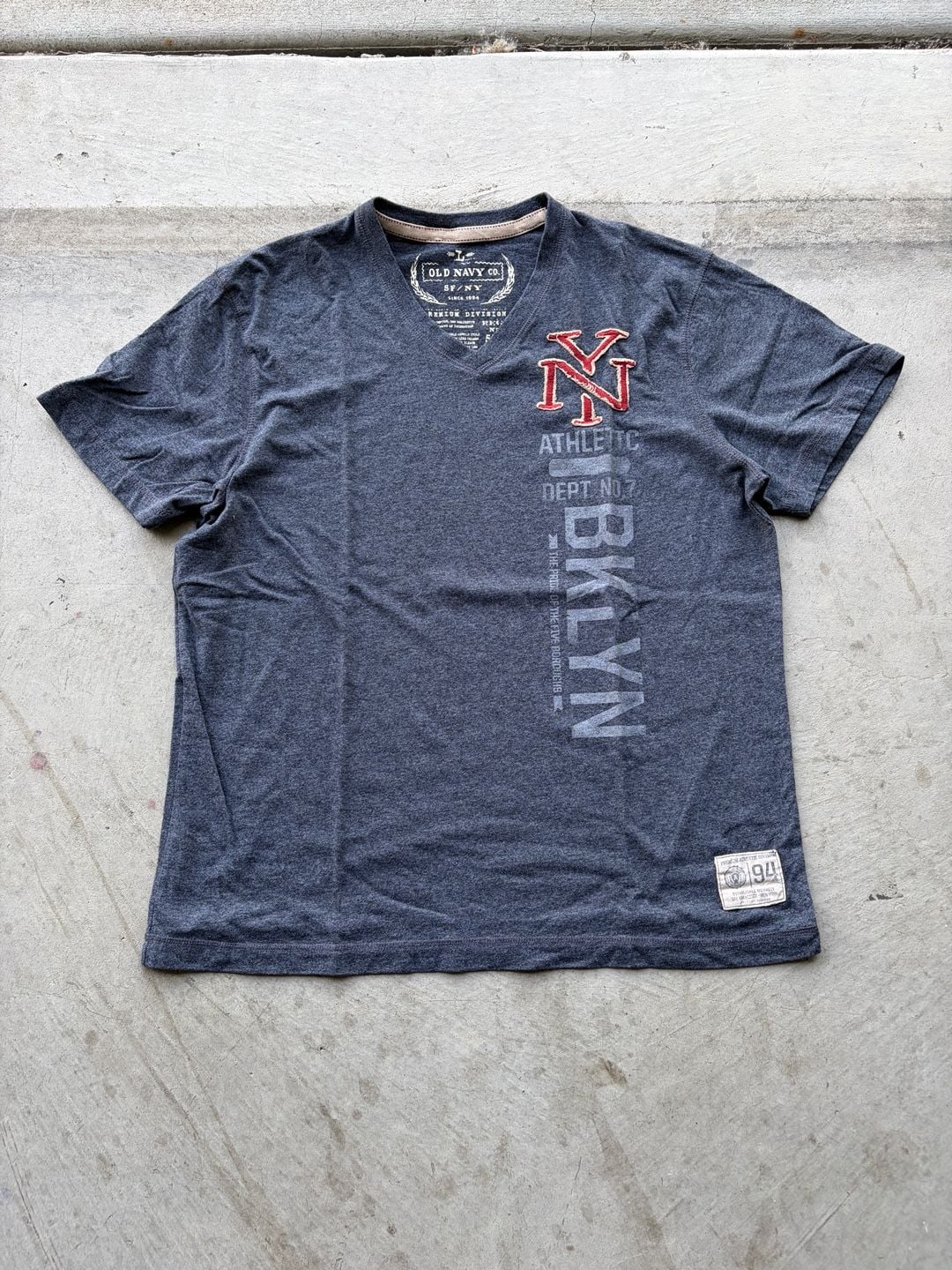 Old Navy V-Neck Graphic T-Shirt Size L Gray Brooklyn New York 3