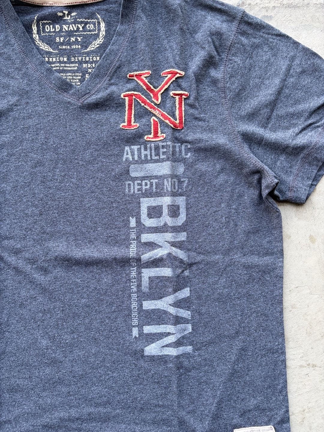 Old Navy V-Neck Graphic T-Shirt Size L Gray Brooklyn New York 4