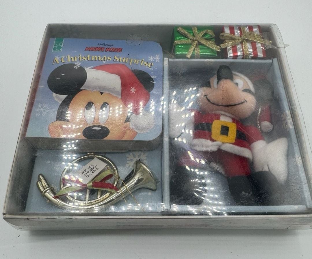 Vintage Y2K Mouse Works Mickey Mouse A Christmas Surprise Box Set 2