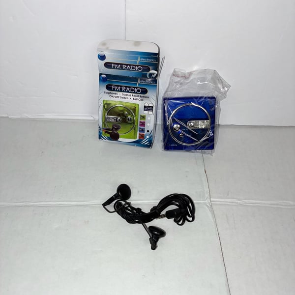 Greenbrier Electronics Mini FM Radio With Earphones Blue