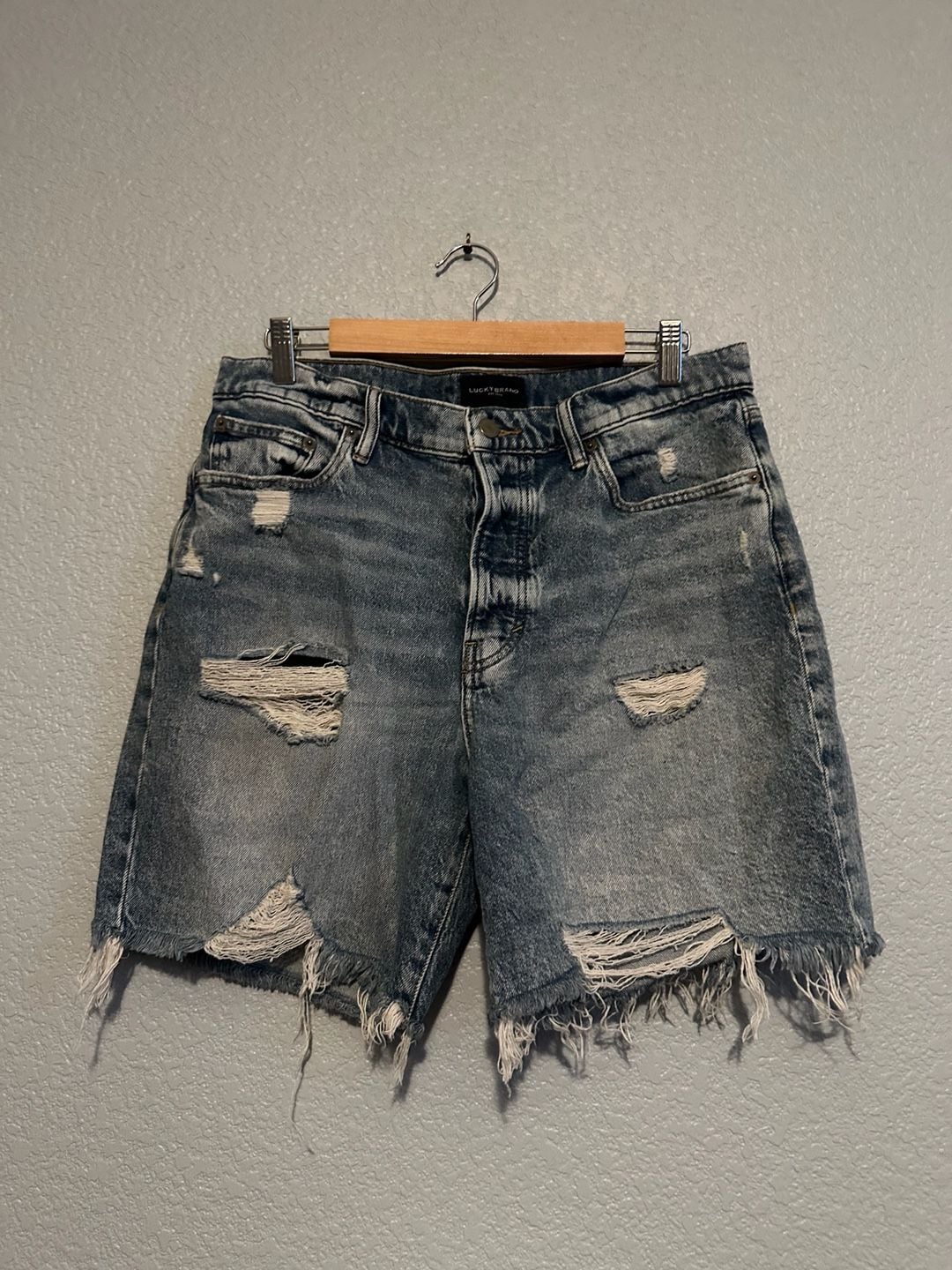 Lucky Brand 90s Loose Short Size 10/30 Distressed Denim 4