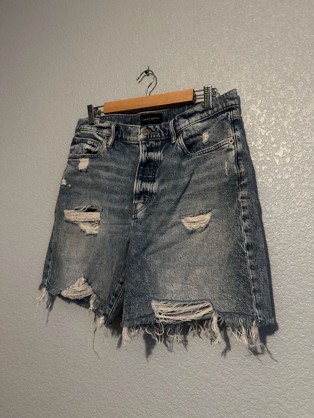Lucky Brand 90s Loose Short Size 10/30 Distressed Denim 5