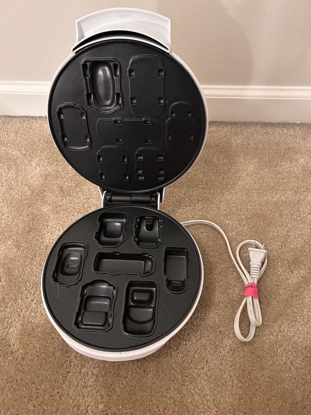 CucinaPro Waffle Wow Car Waffle Maker 1