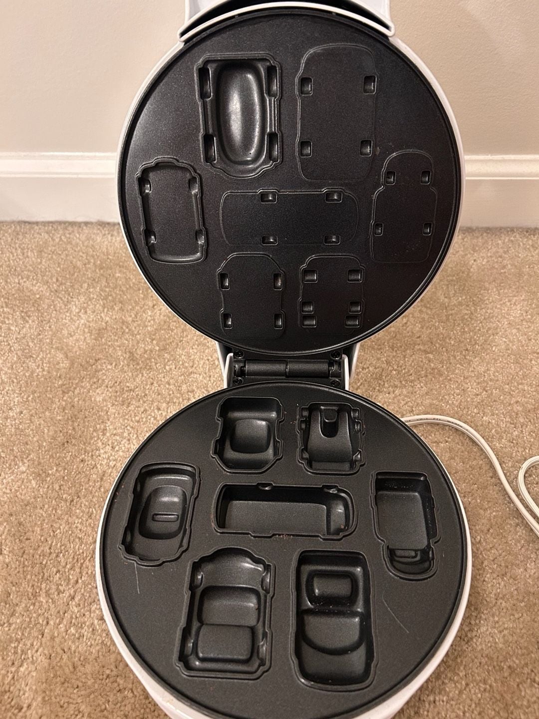 CucinaPro Waffle Wow Car Waffle Maker 4