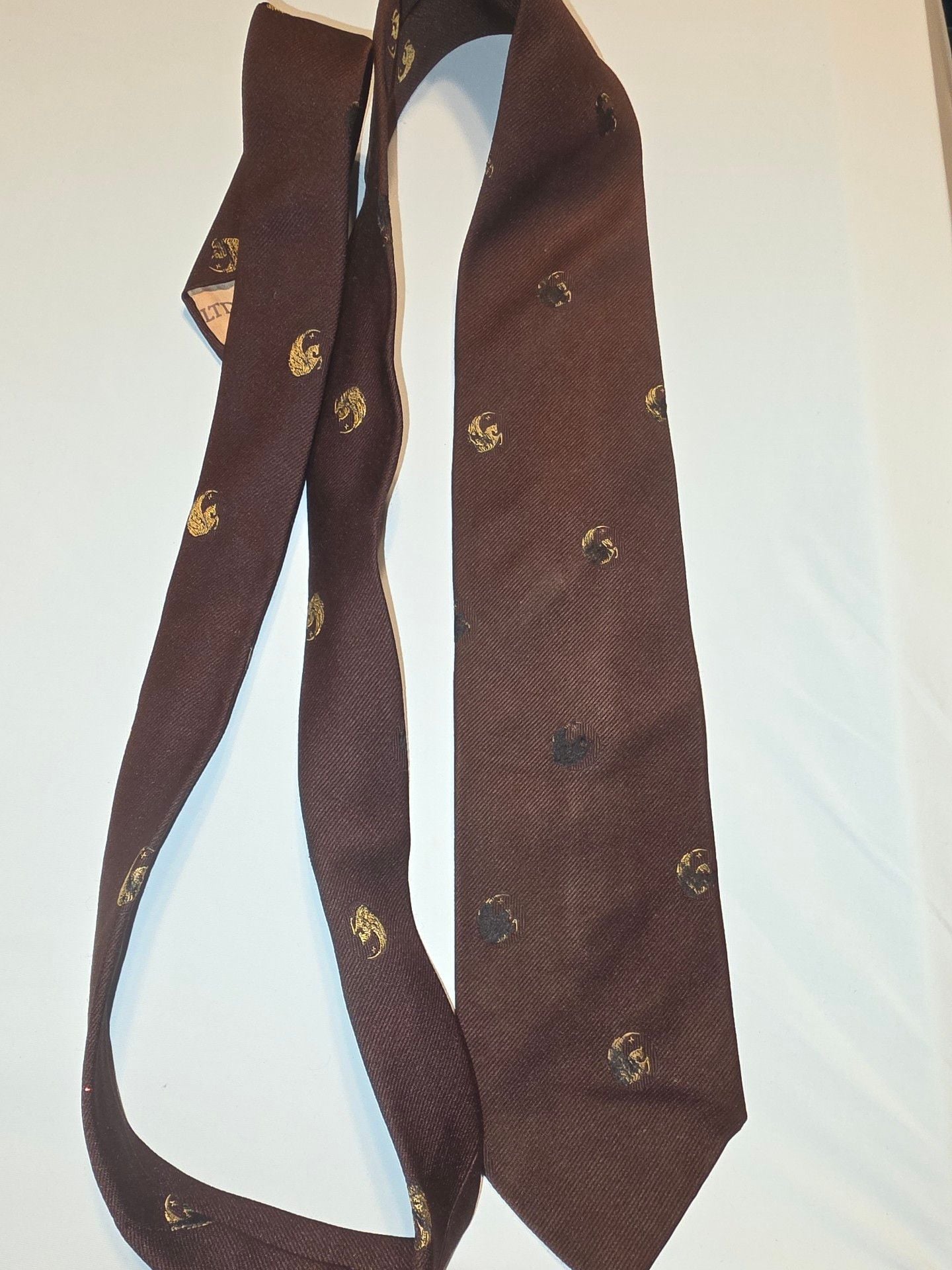 Wm Chelsea Ltd Vintage Brown Silk Tie Gold Pegasus Motif Scarsdale 2