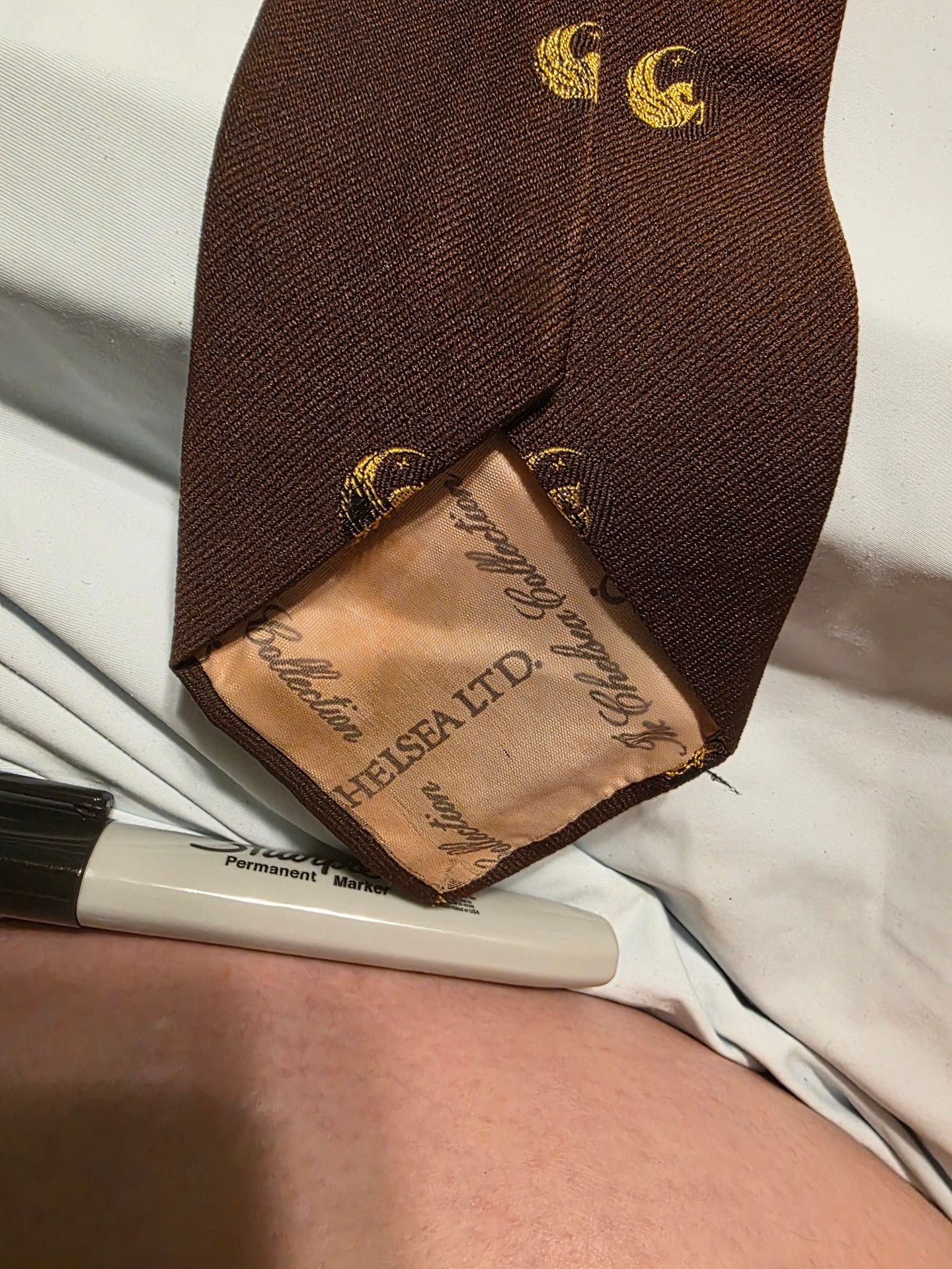 Wm Chelsea Ltd Vintage Brown Silk Tie Gold Pegasus Motif Scarsdale 4