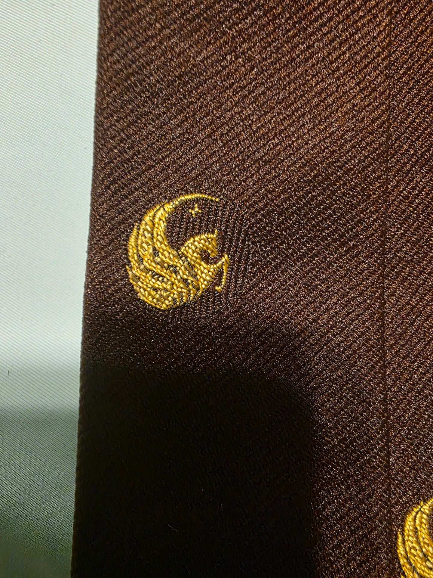 Wm Chelsea Ltd Vintage Brown Silk Tie Gold Pegasus Motif Scarsdale 5