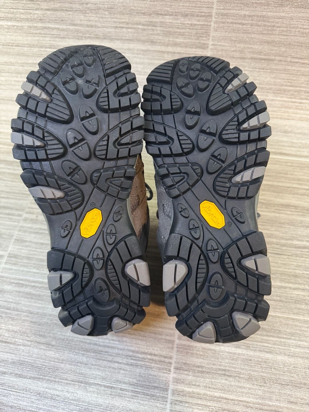 Merrell Moab 3 Mid Waterproof Hiking Boot Size 6.5 Grey 7
