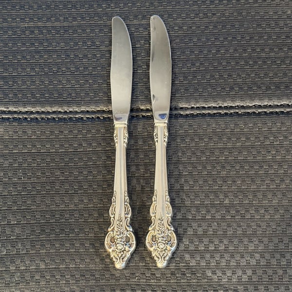 Oneida Community Cherbourg Stainless Hollow Sinner Knife Set of 2