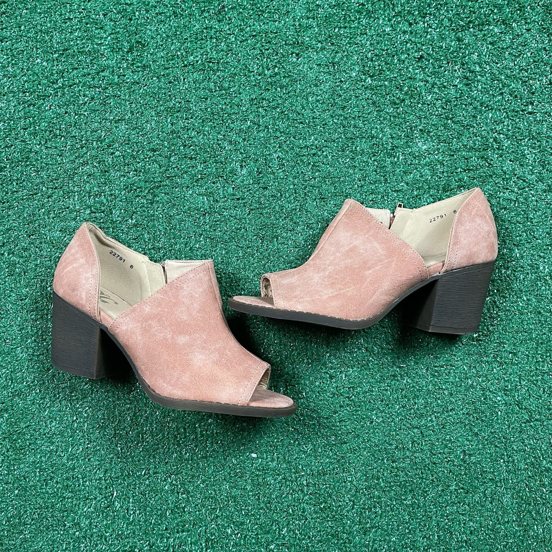 Journee Collection Hartli Shootie Size 6 Pink Suede Block Heel Booties 2