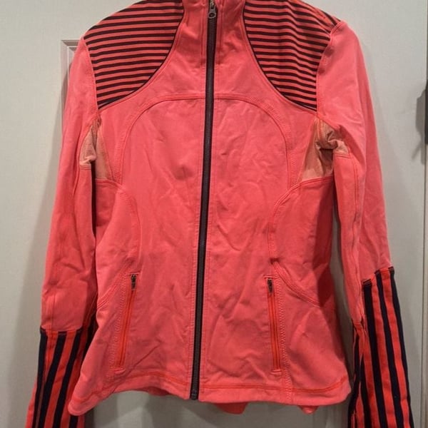 Lululemon Forme Jacket Size 8 Light Flare Classic Stripe
