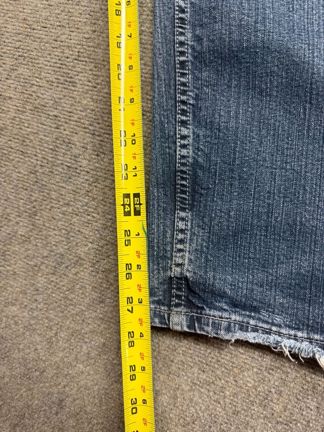 Levi's 505 Jeans Size 34x32 Faded Blue Denim Distressed 7